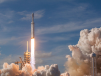 SpaceX launches the Falcon Heavy rocket, the most powerful rocket in history, on February 6 at 3:45 p.m.