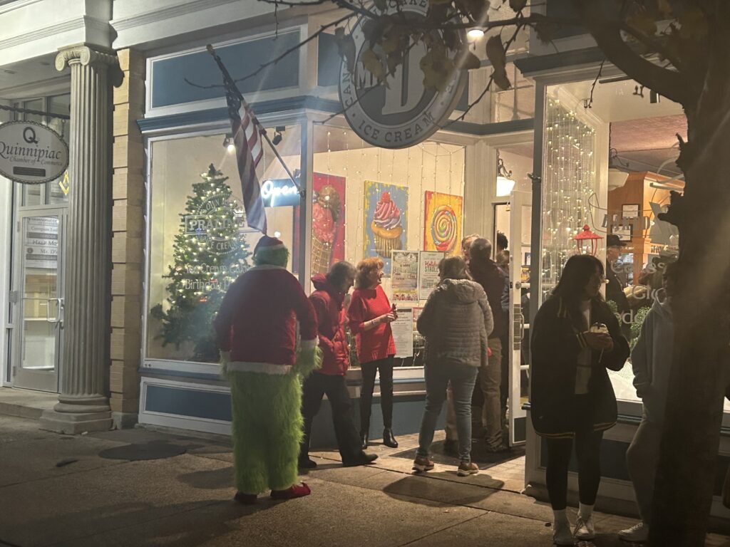 Wallingford Celebrates with 14th Annual Holiday Stroll The Choate News